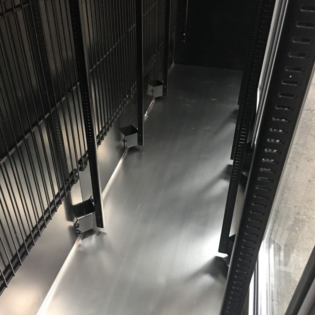 ÜSTTEN ÜFLEMELİ TEL RAFLI ŞİŞE REYONU 