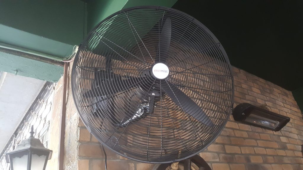 Pembe Panter Restoran Misting Fan Uygulaması 2